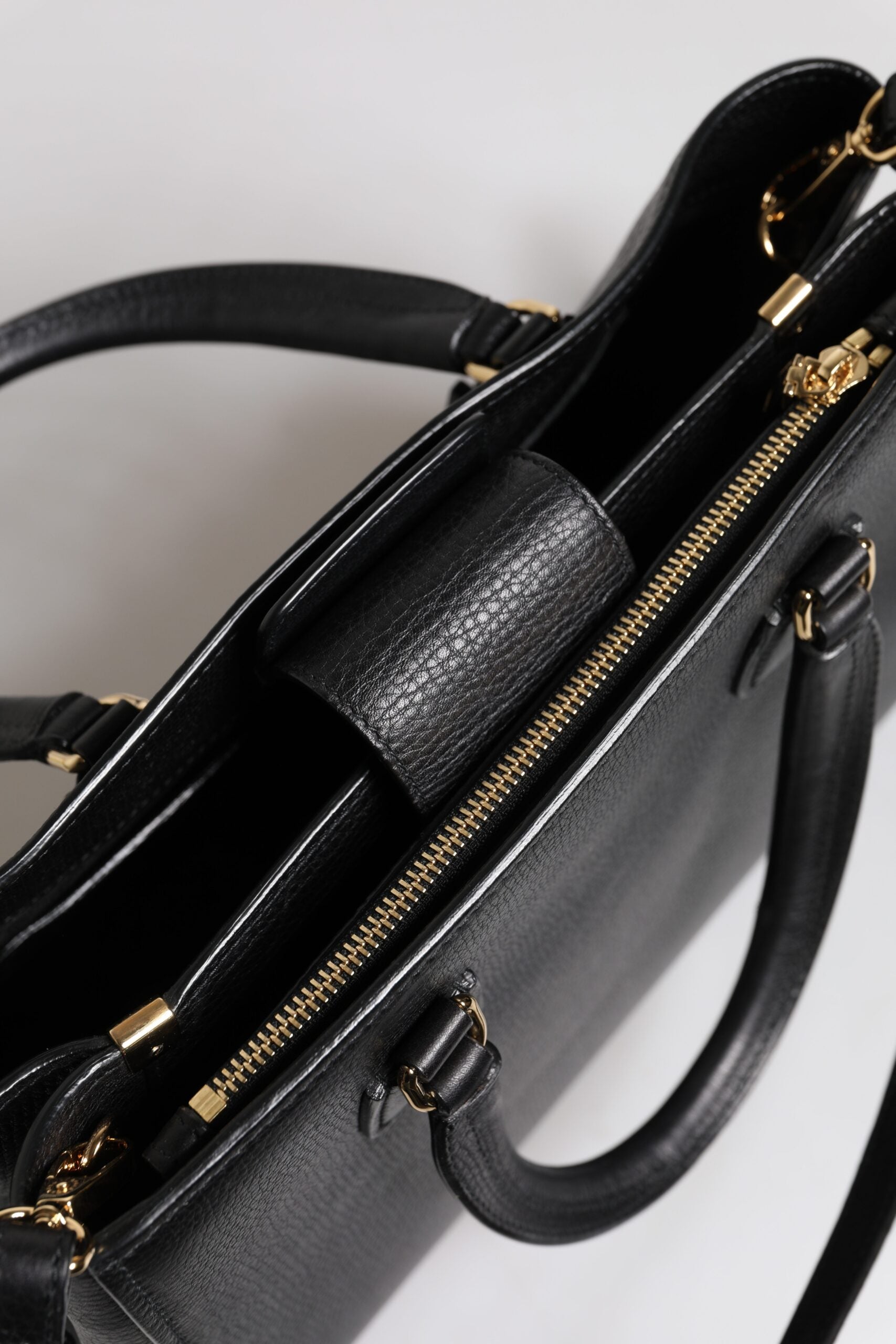 Dolce & Gabbana Black Calf Leather Logo Plaque Shoulder Handbag Bag