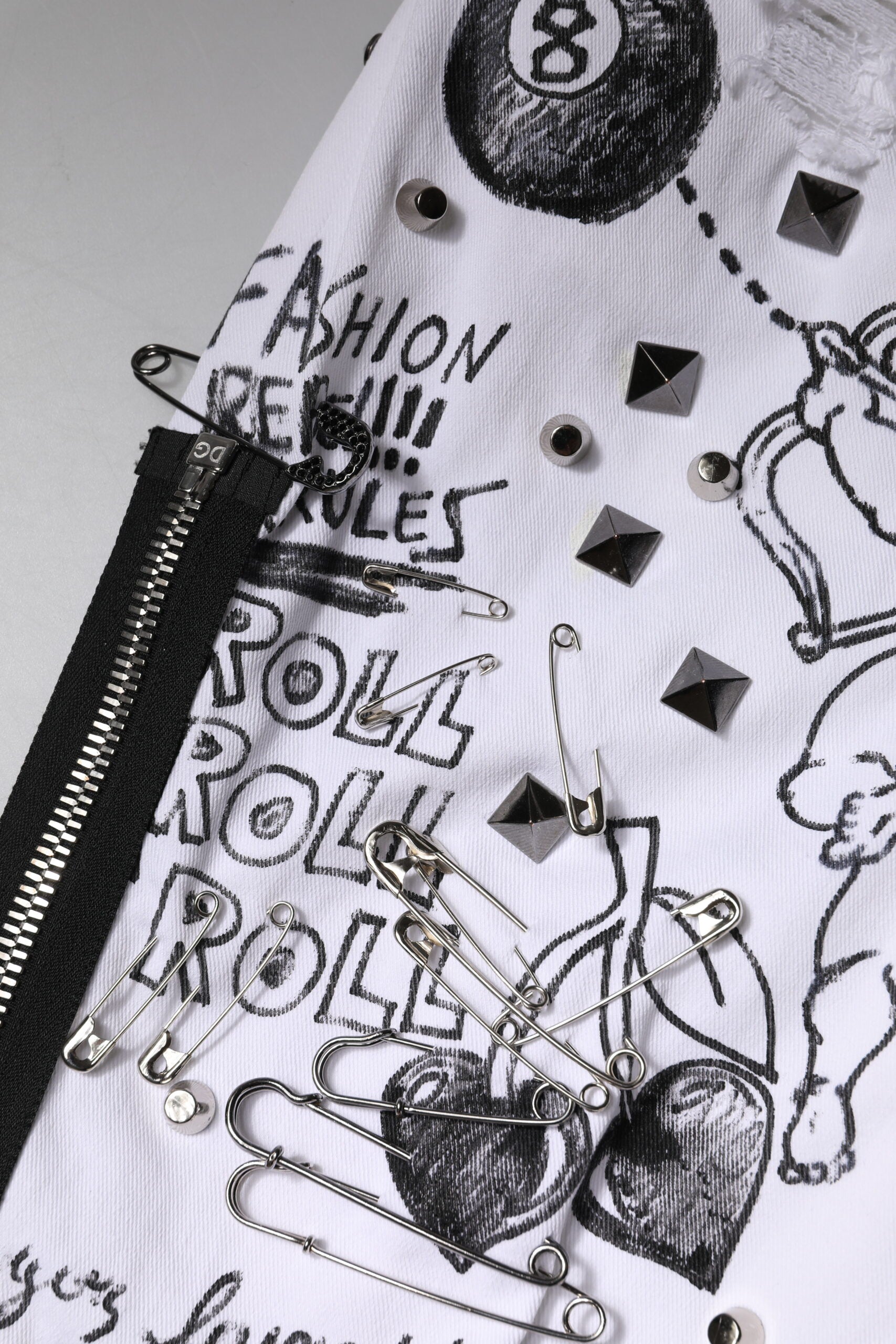 Dolce & Gabbana White Printed Embellished Skinny Denim Jeans